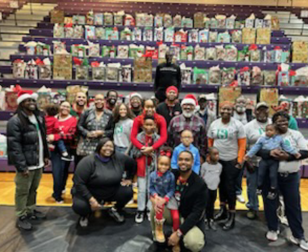 100bma-christmas-celebration-toy-giveaway-01